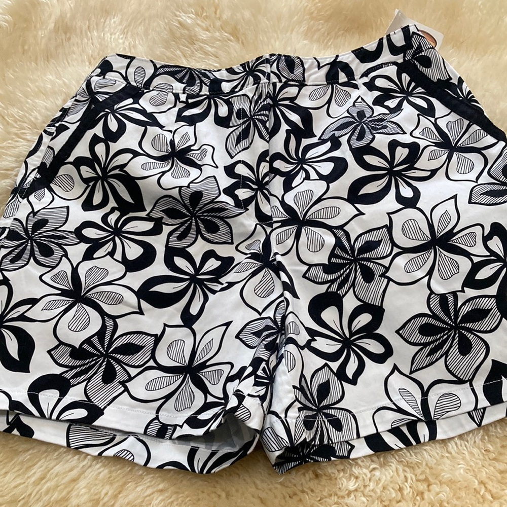 Talbots - Black and White Floral Shorts (Size 6)